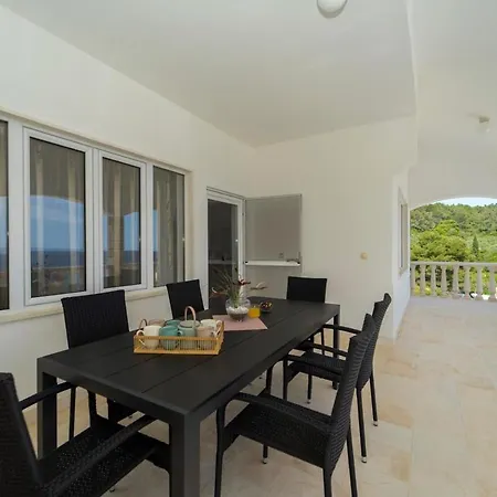 House Nova 4*