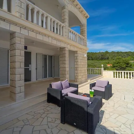 House Nova 4*
