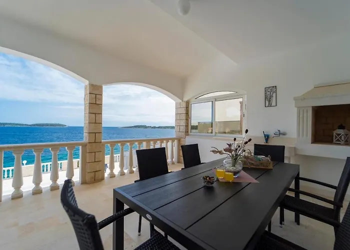 House Nova 4* Blato (Korcula)