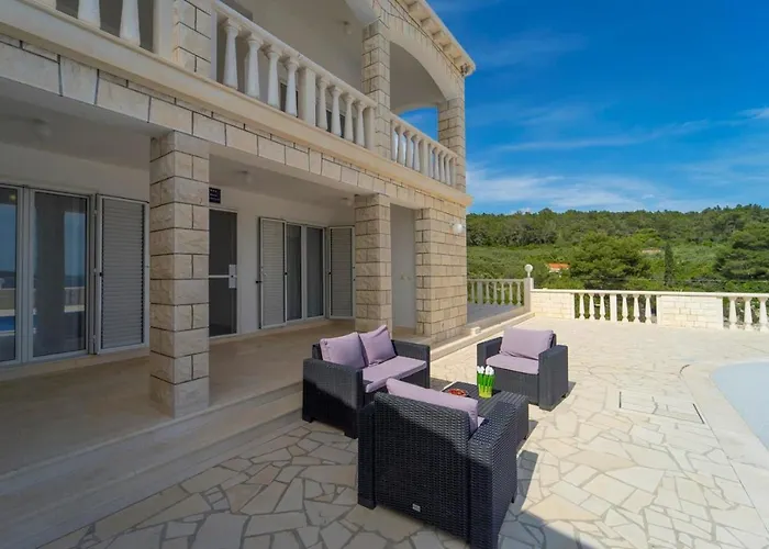 House Nova 4*