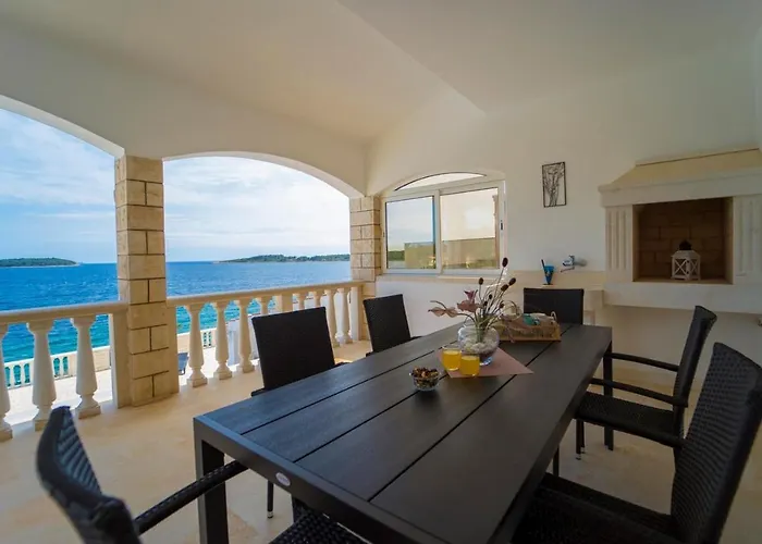 House Nova 4* Blato (Korcula)