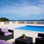 House Nova Konukevi 4*