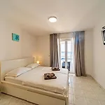 House Nova 4*