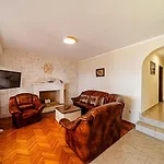 Guest house House Nova 4*