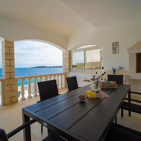 House Nova 4* Blato (Korcula)