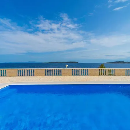 House Nova Pensión Blato (Korcula)