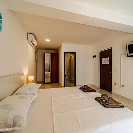 House Nova Pensión Blato (Korcula)