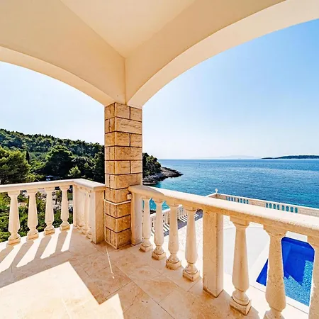 House Nova Pensión 4*