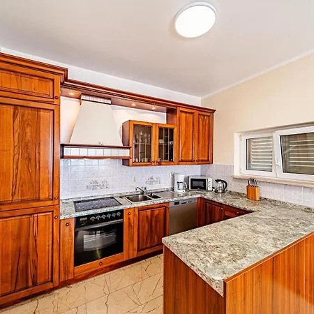 House Nova 4*